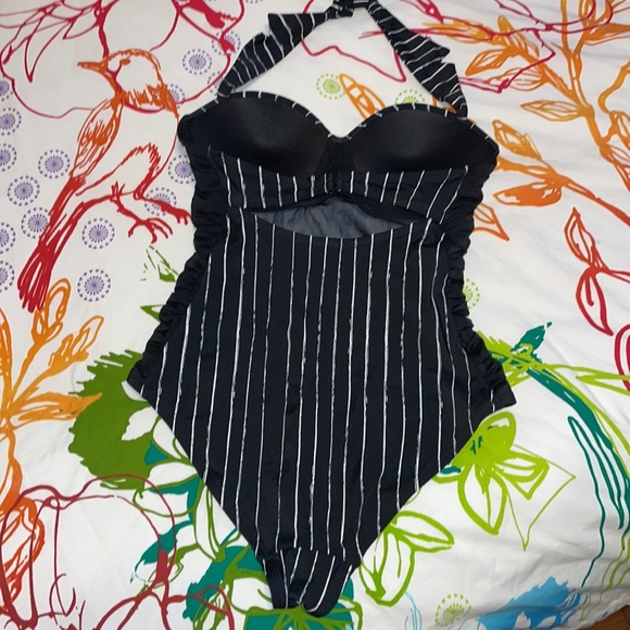 Disney swimsuit - Picture 4 of 7